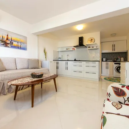 Sleek House With Garden Right By Sea In Bodrum Karabağ