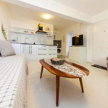 Sleek House With Garden Right By Sea In Bodrum * Karabağ