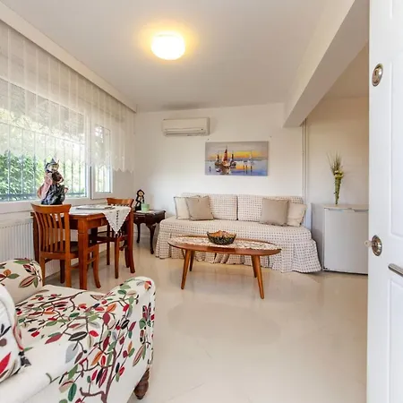 Sleek House With Garden Right By Sea In Bodrum アパート *