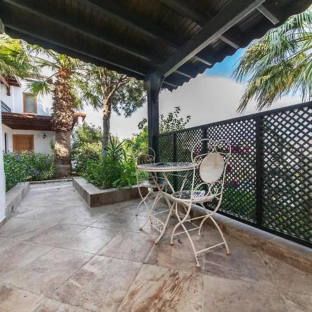 Sleek House With Garden Right By Sea In Bodrum アパート *